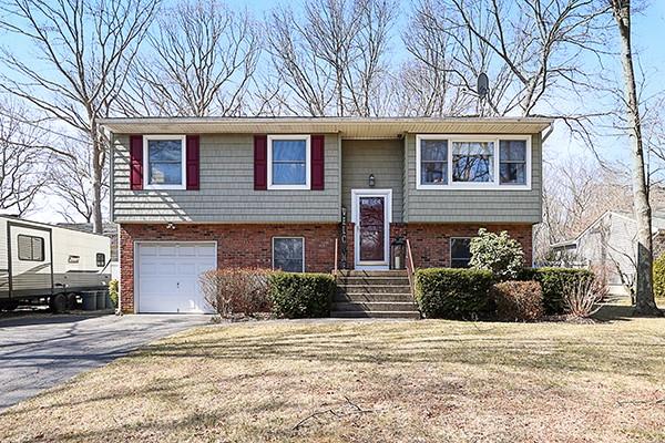 72 Buffalo Avenue, Medford, New York image 2