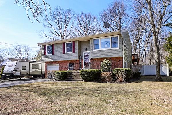 72 Buffalo Avenue, Medford, New York image 3
