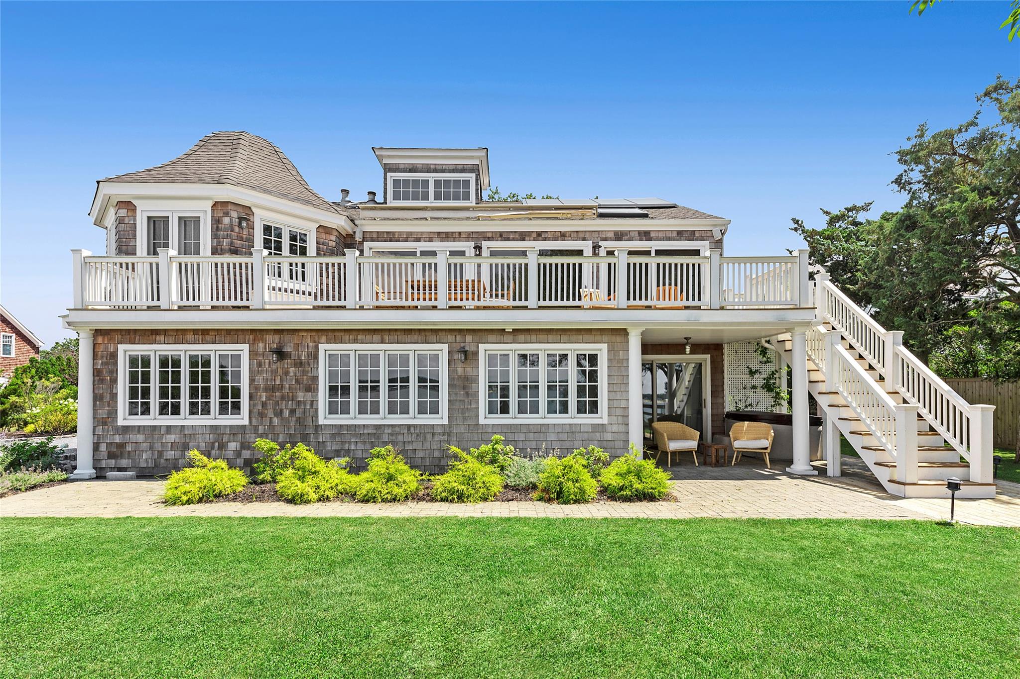 33 Mineola Court, Hampton Bays, New York image 3