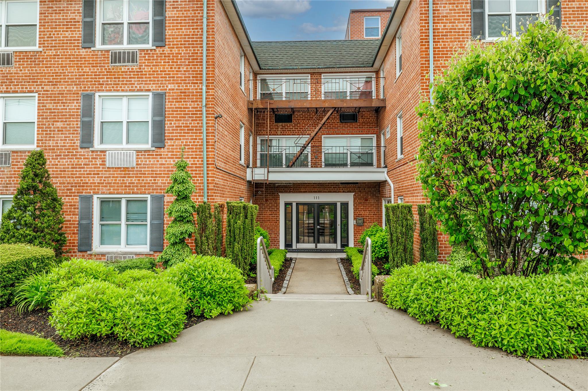 111 S Centre Avenue #2LL, Rockville Centre, New York image 2