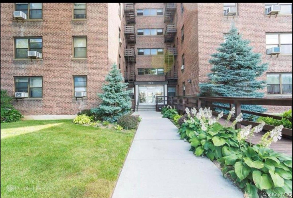 Photo of 7311 Bell blvd BLVD #2B, Bayside, NY 11364 (MLS # 1021113)