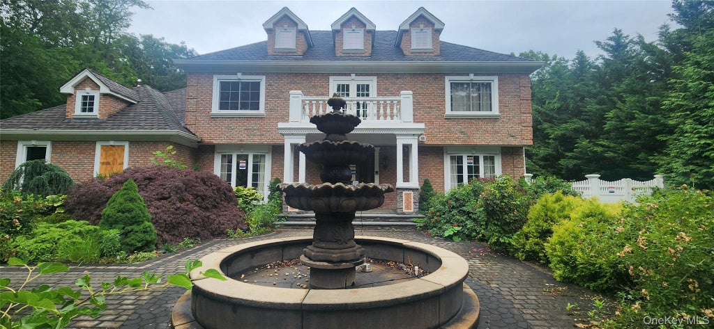 Photo of 7 Arista Court, Dix Hills, NY 11746 (MLS # 1017578)
