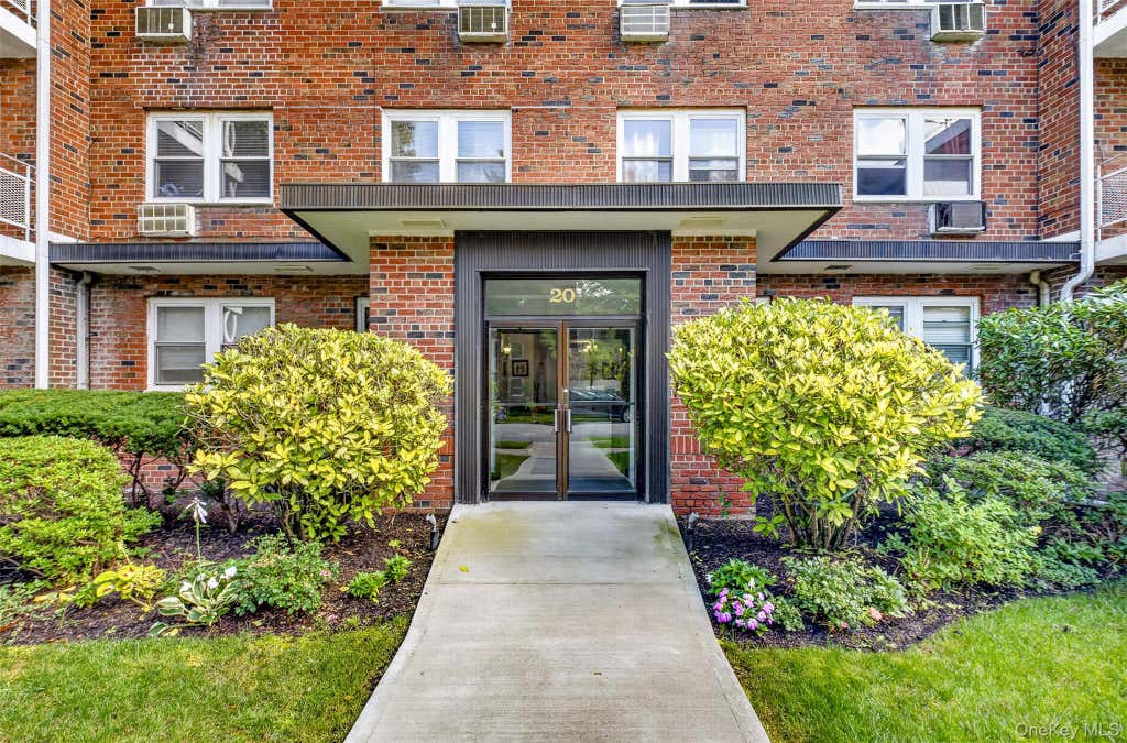 Photo of 20 Hill Park Avenue #1F, Great Neck, NY 11021 (MLS # 1043334)