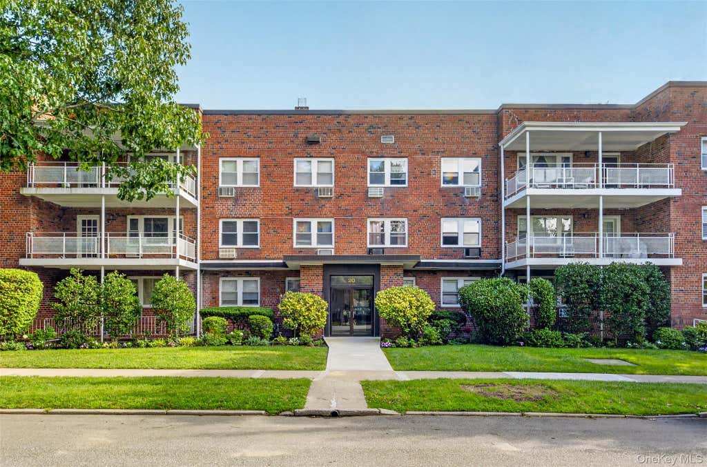 Photo of 20 Hill Park Avenue #1F, Great Neck, NY 11021 (MLS # 1043334)