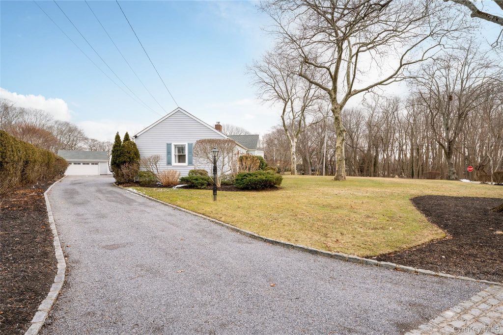 Photo of 735 Reeve Avenue, Mattituck, NY 11952 (MLS # 956941)