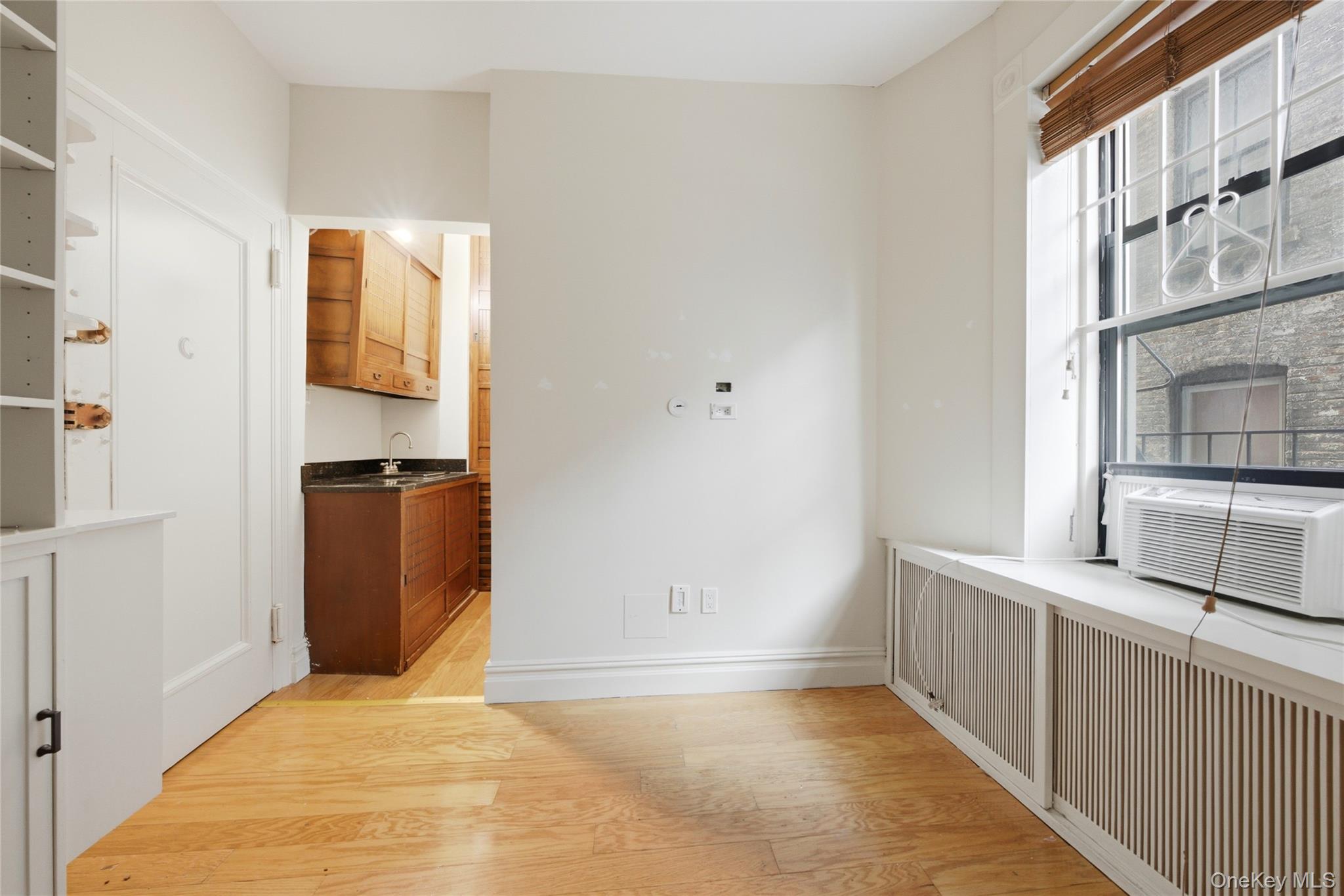 96 Perry Street B5C