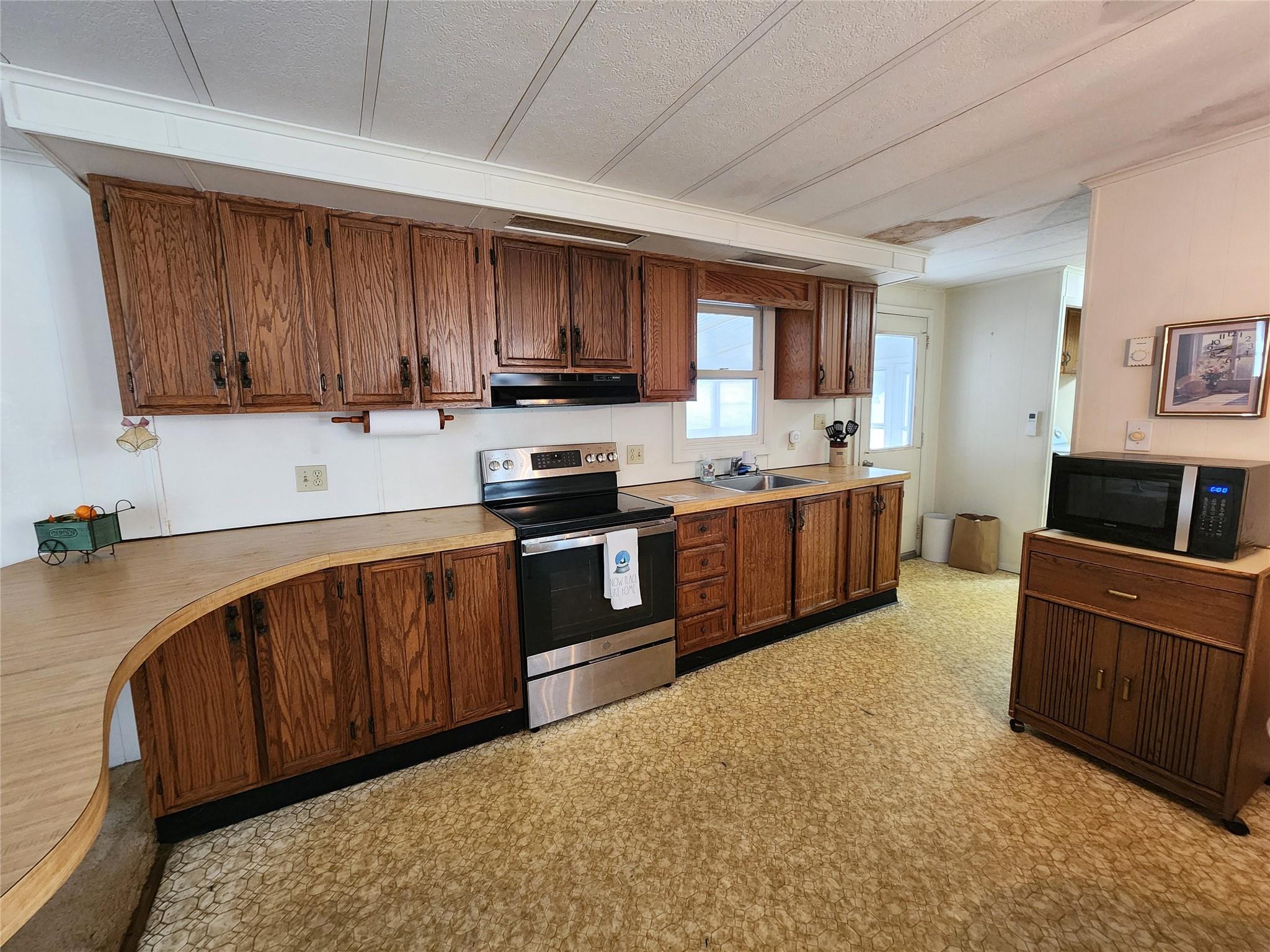 145 Village Circle, Manorville, New York image 10