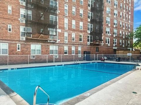Photo of 4601 39th Avenue #608, Sunnyside, NY 11104 (MLS # 988186)