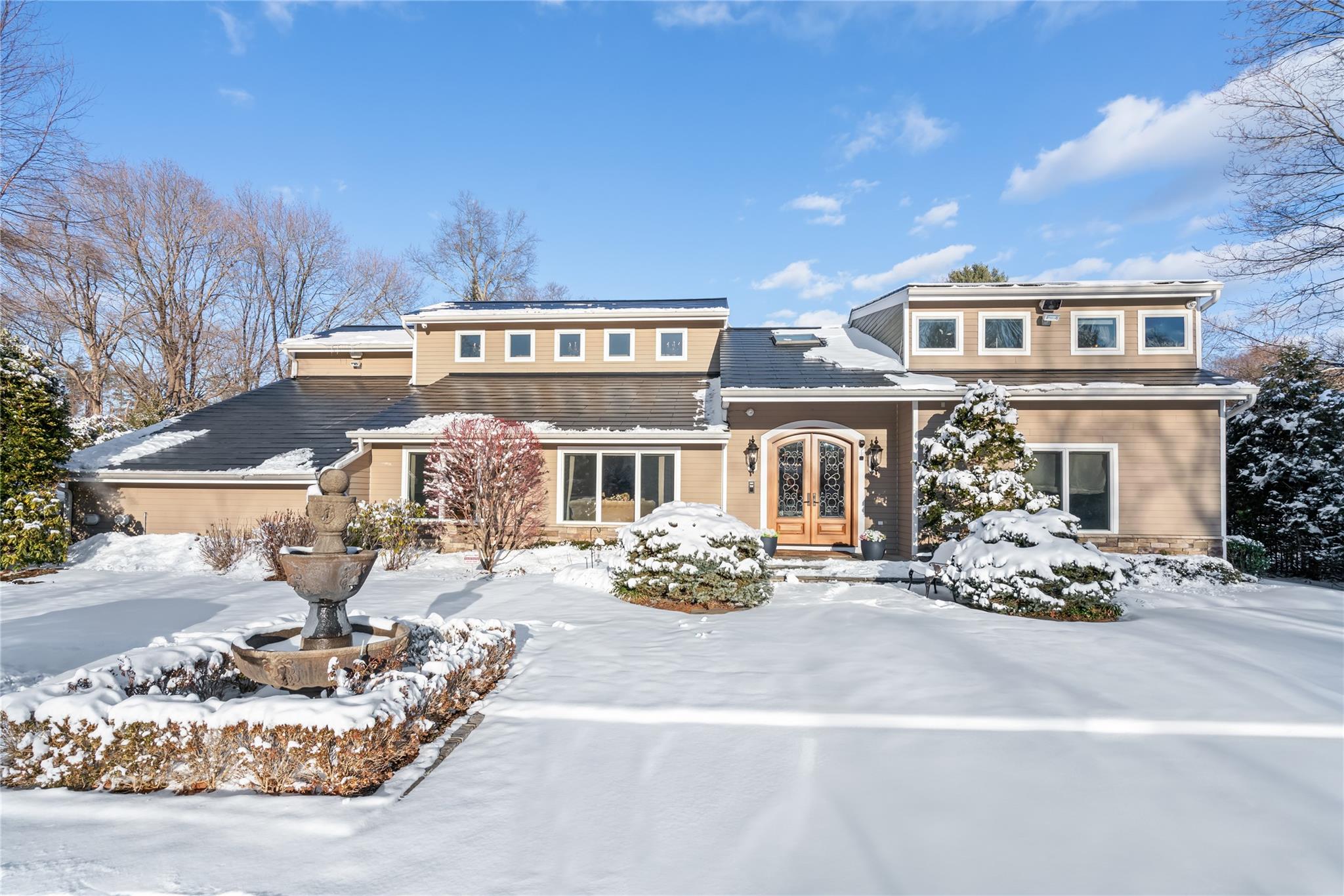 2 Bradley Court, Syosset, New York image 1