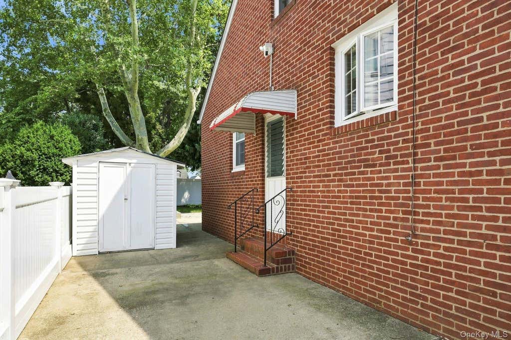 Photo of 201 E Chester Street, Valley Stream, NY 11580 (MLS # 1040143)