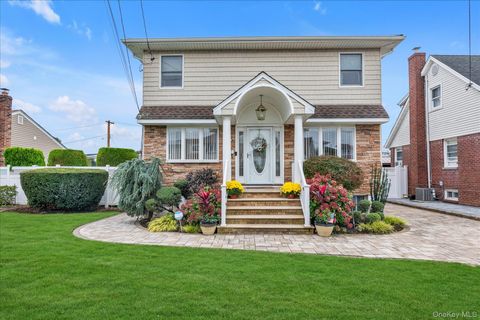 Photo of 865 Third Avenue, Franklin Square, NY 11010 (MLS # 924092)