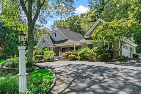 10 Hollise Court Centerport NY 11721