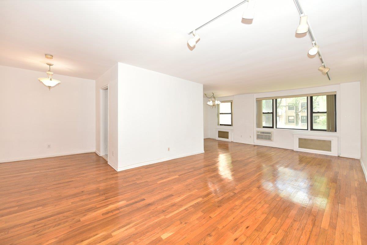 4 Birchwood Court #2K, Mineola, New York image 3