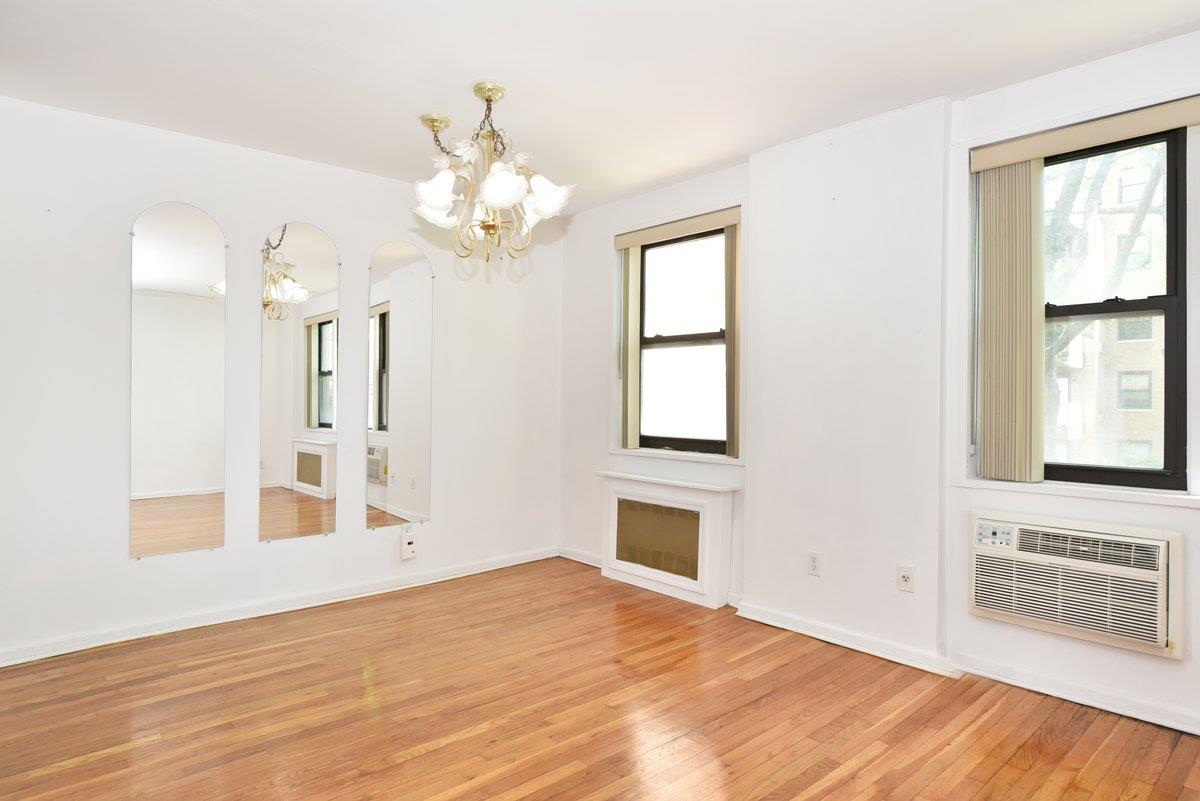 4 Birchwood Court #2K, Mineola, New York image 6