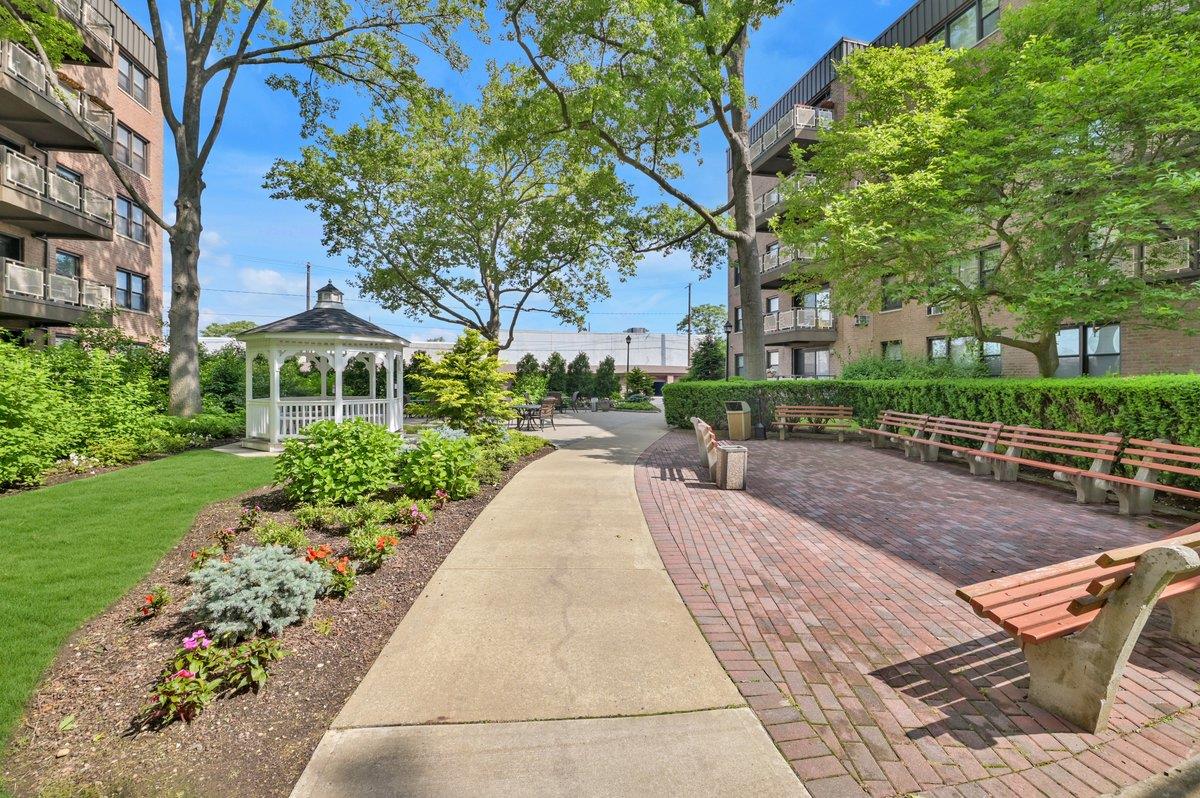 4 Birchwood Court #2K, Mineola, New York image 16