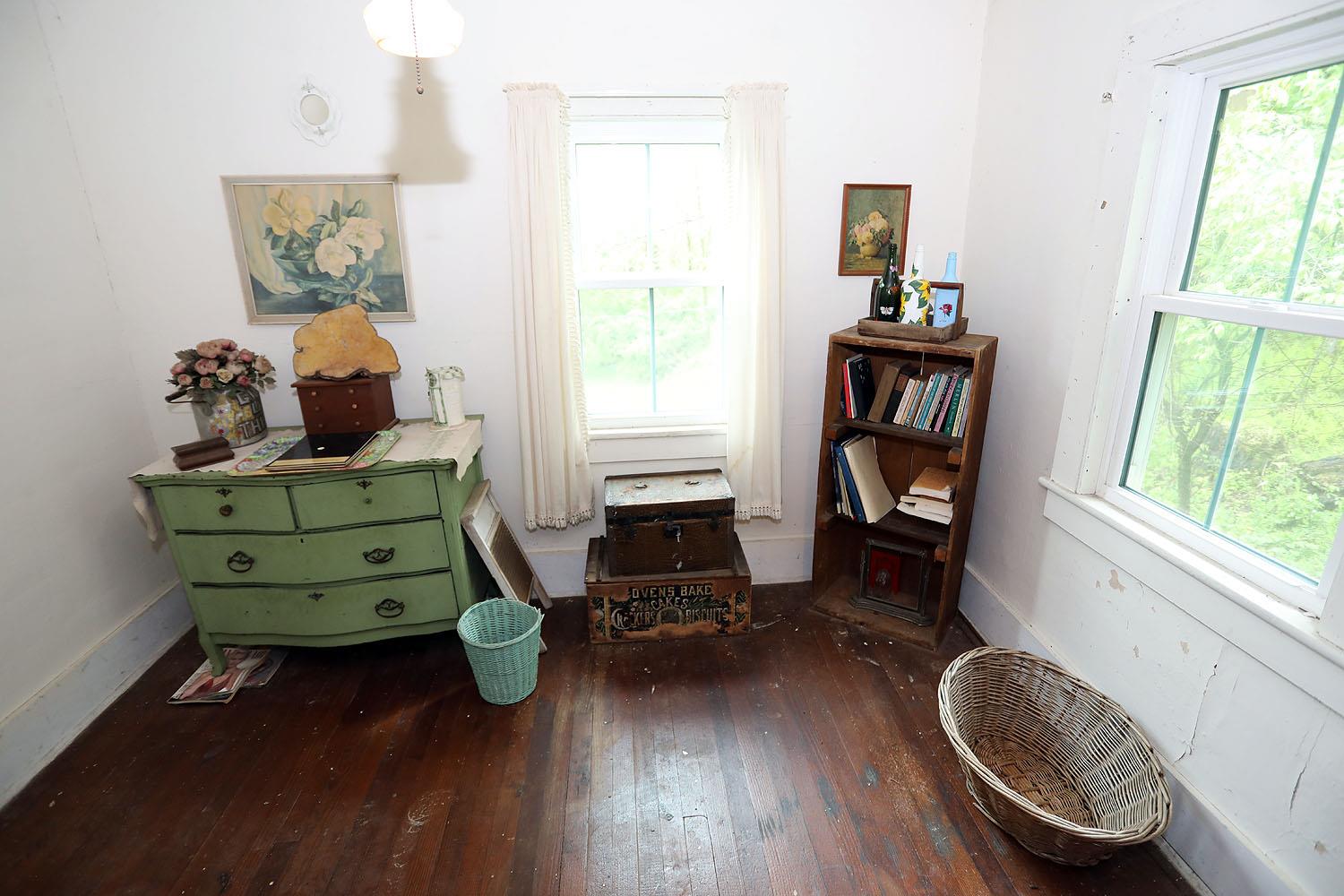 12 Henderson Road, Hankins, New York image 18