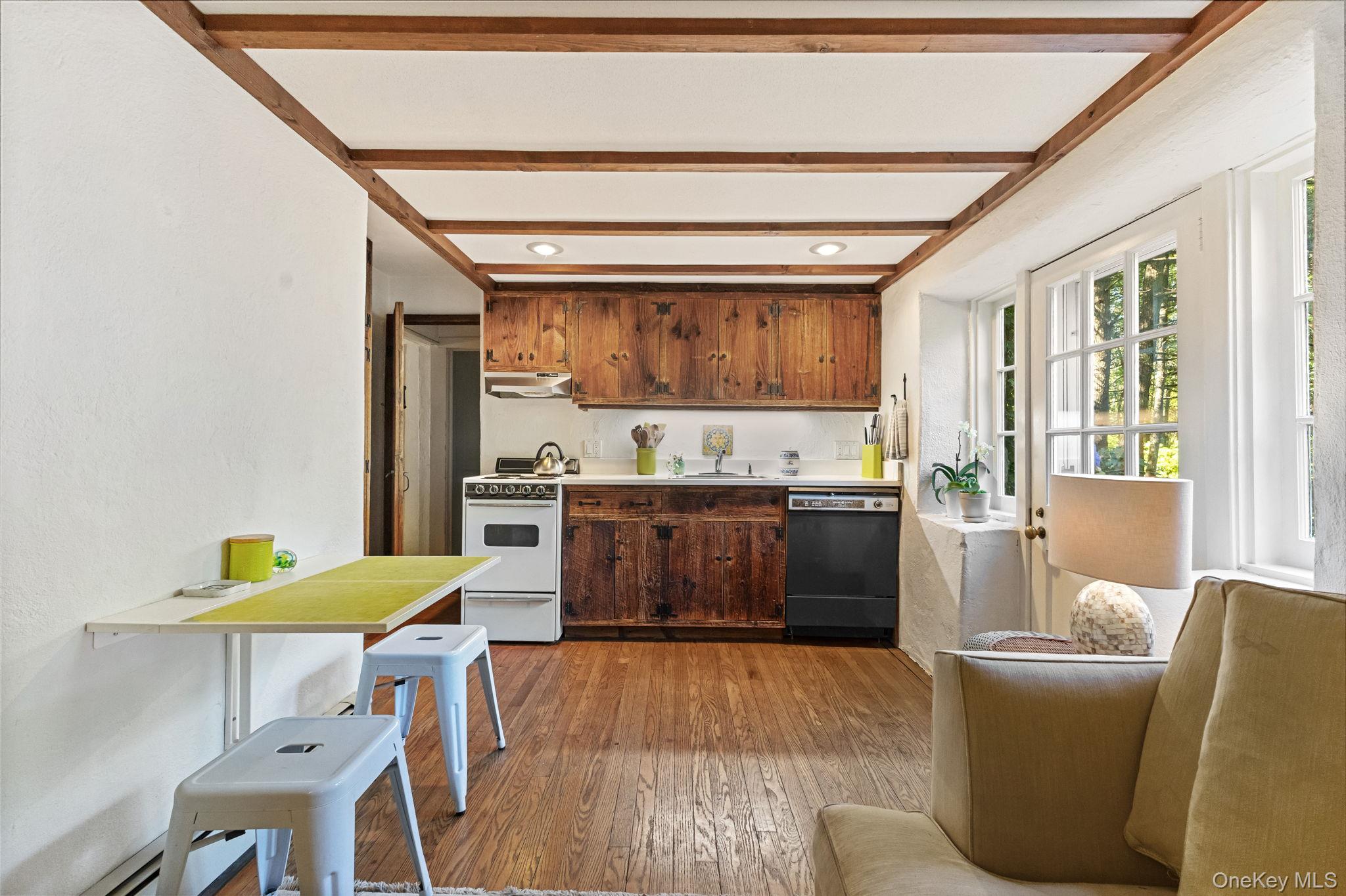 Chappaqua, New York 10514, United States, 3 Bedrooms Bedrooms, ,2 BathroomsBathrooms,Residential,Coming Soon,254208