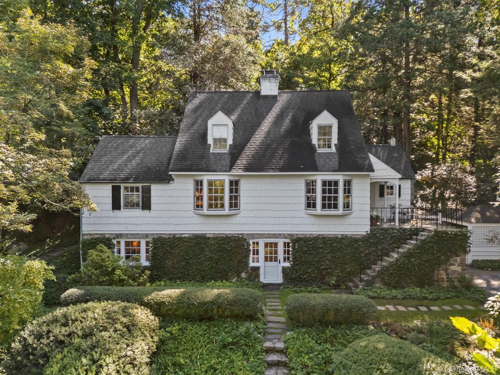 Photo of 124 Seven Bridges Road, Chappaqua, NY 10514 (MLS # 942771)
