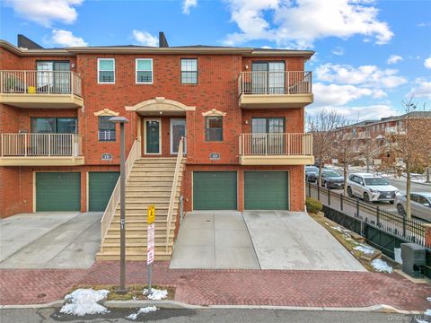Condo For Sale - 223 Constitution Place #A<br/> College Point, NY 11356
