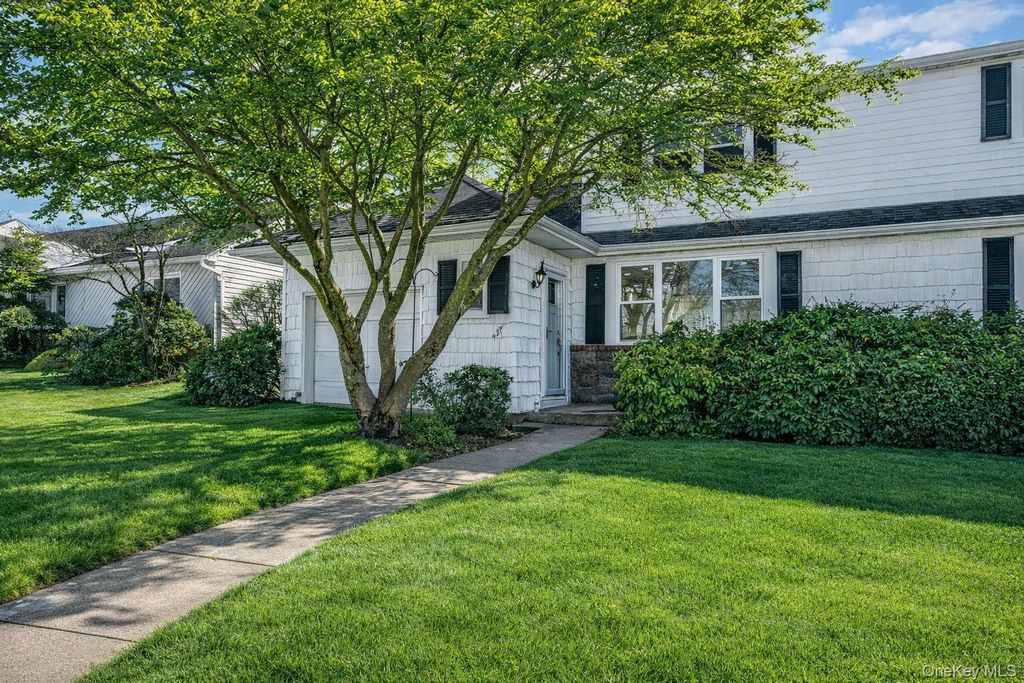 Photo of 420 Devonshire Road, Baldwin, NY 11510 (MLS # 964705)