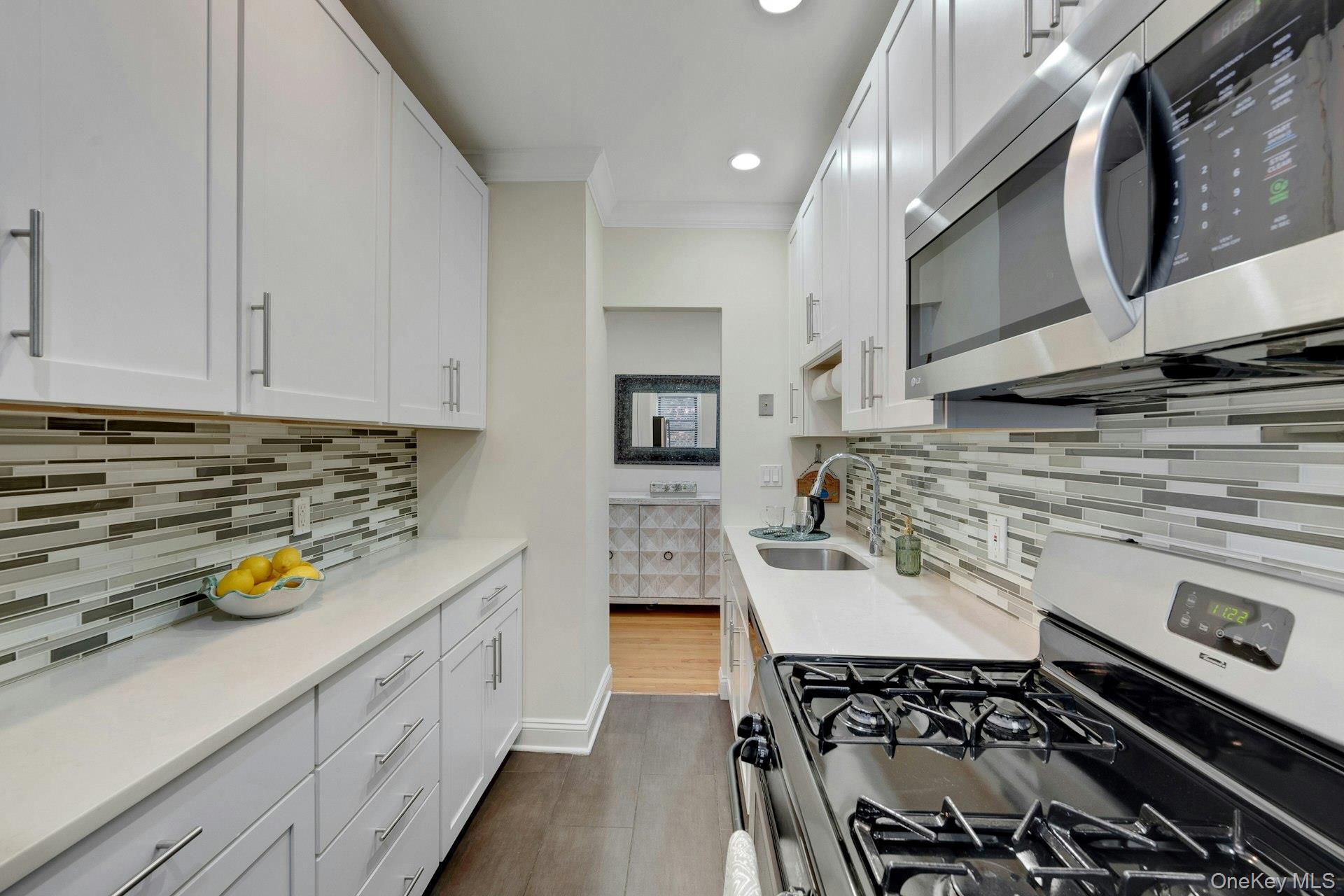 68 E Hartsdale Avenue 5M