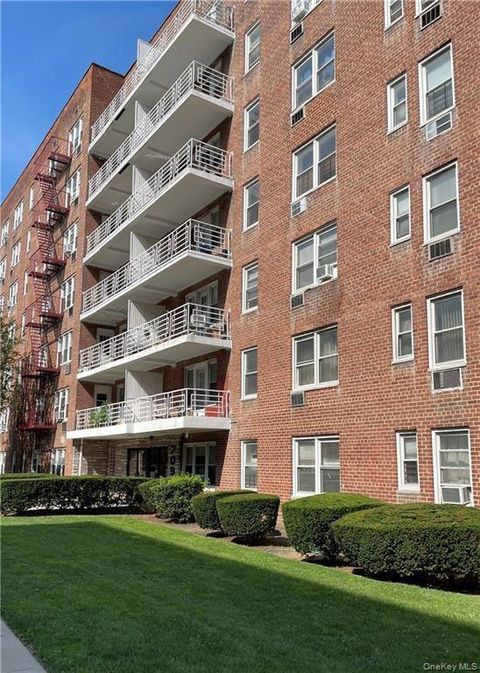 Homes For Sale - 709 Waburton Avenue #7F<br/> Yonkers, NY 10701