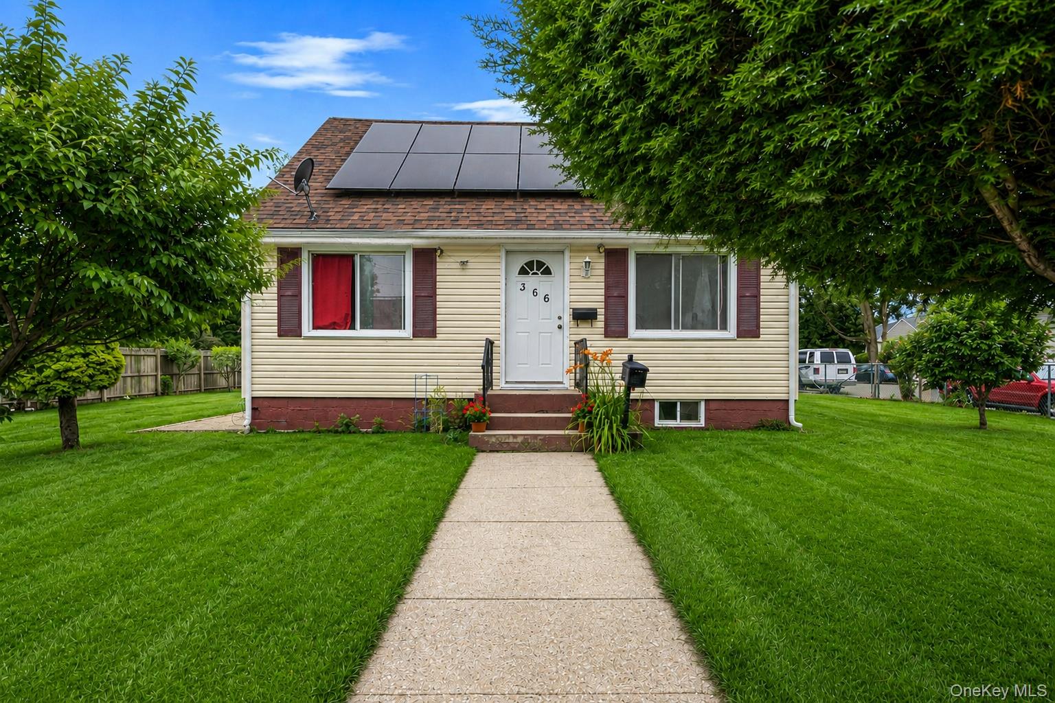 366 Albany Avenue - Photo 2
