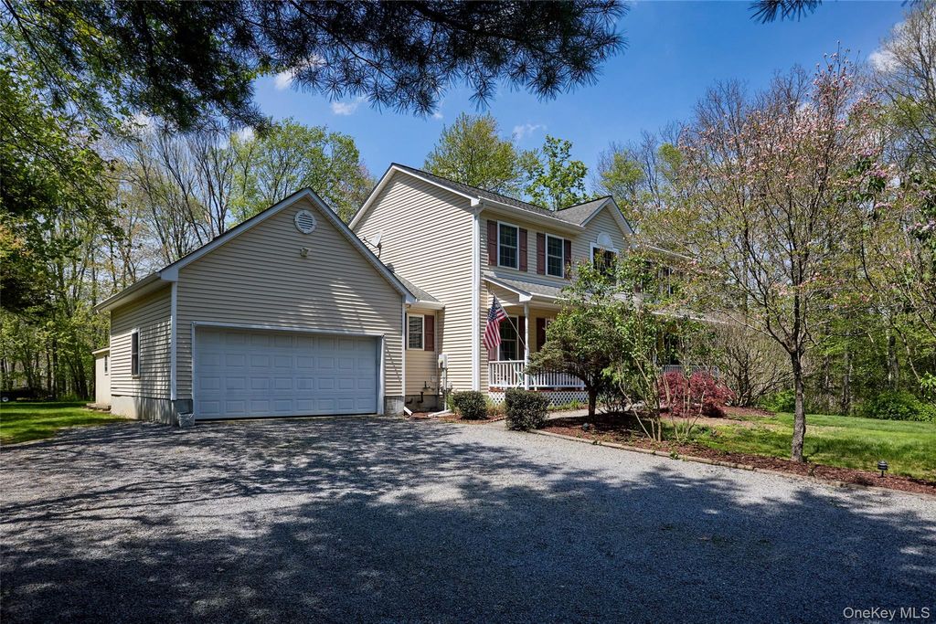 Photo of 1355 Route 82, Hopewell Junction, NY 12533 (MLS # 990912)