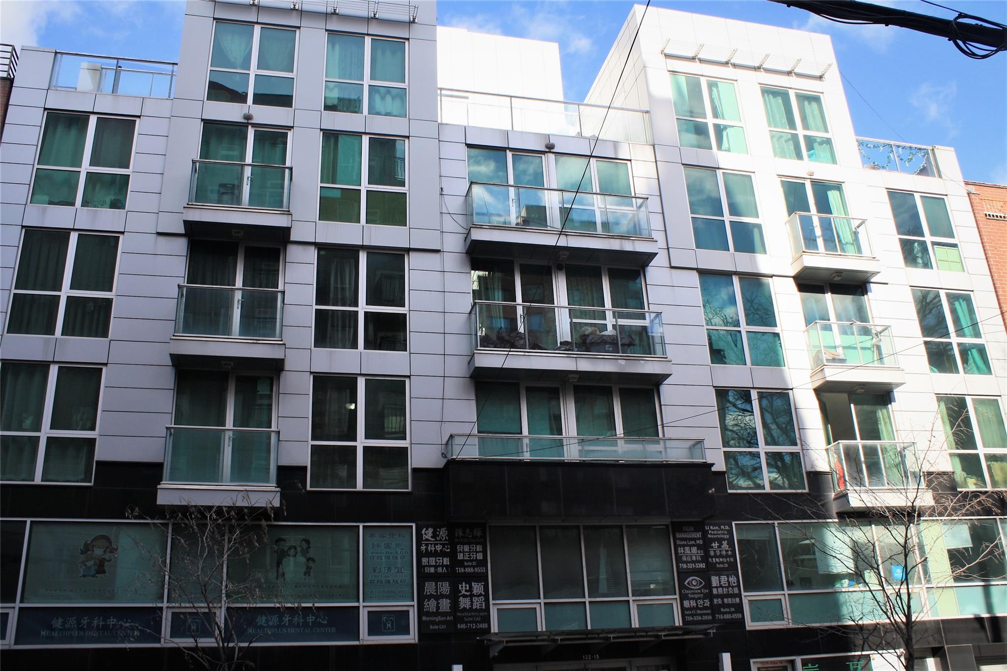 Rental Property at 41st Avenue 4 C, Flushing, Queens, NY - Bedrooms: 1 
Bathrooms: 1 
Rooms: 4  - $2,300 MO.