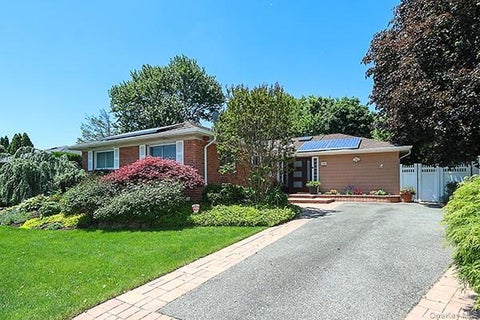 Photo of 32 Randy Lane, Plainview, NY 11803 (MLS # 1009170)