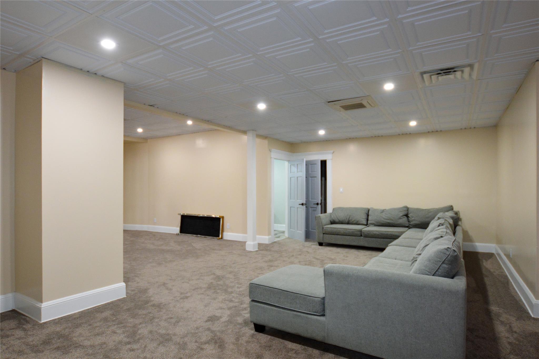 22 Russell Street, Manorville, New York image 28