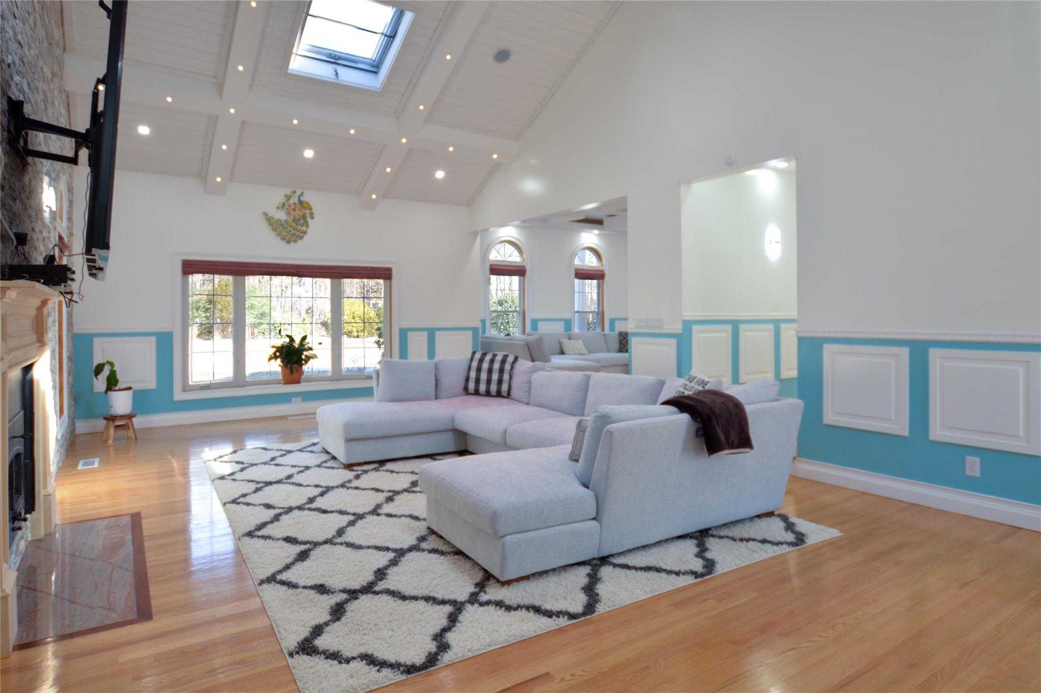 22 Russell Street, Manorville, New York image 6