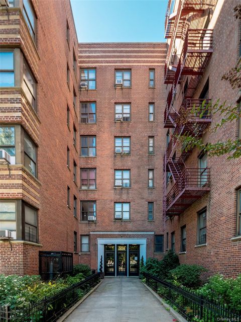 Homes For Sale - 306 E Mosholu Parkway #3K<br/> Bronx, NY 10458