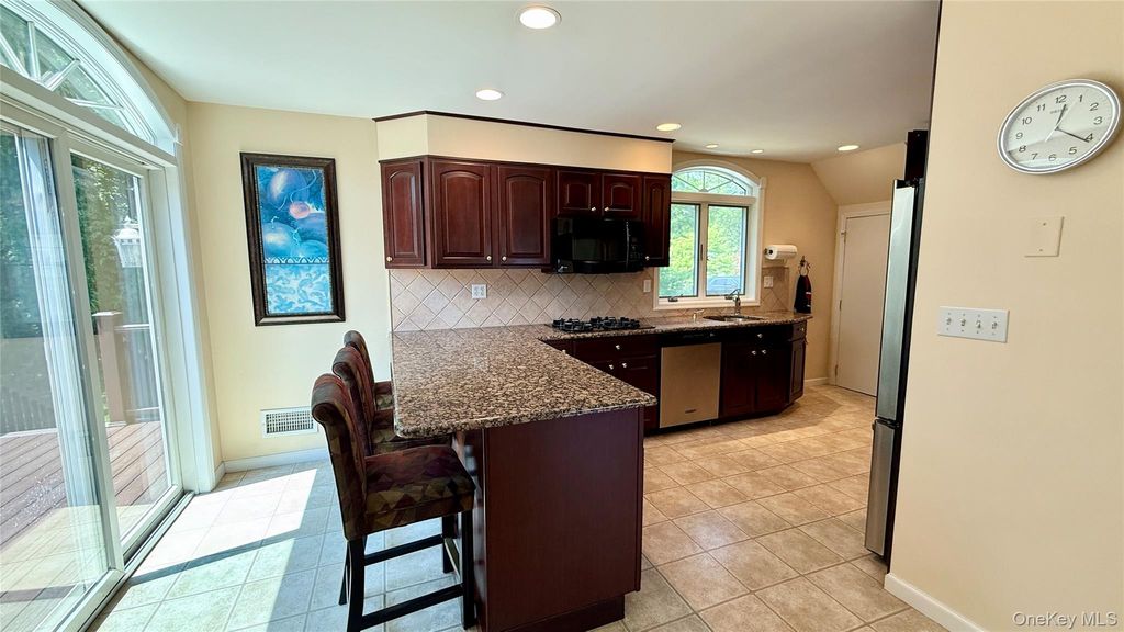 Photo of 106 Cedar Avenue, Pearl River, NY 10965 (MLS # 993267)