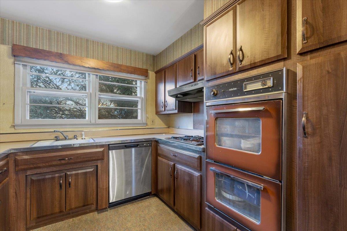 16 Reyna Lane, New Rochelle, New York image 11