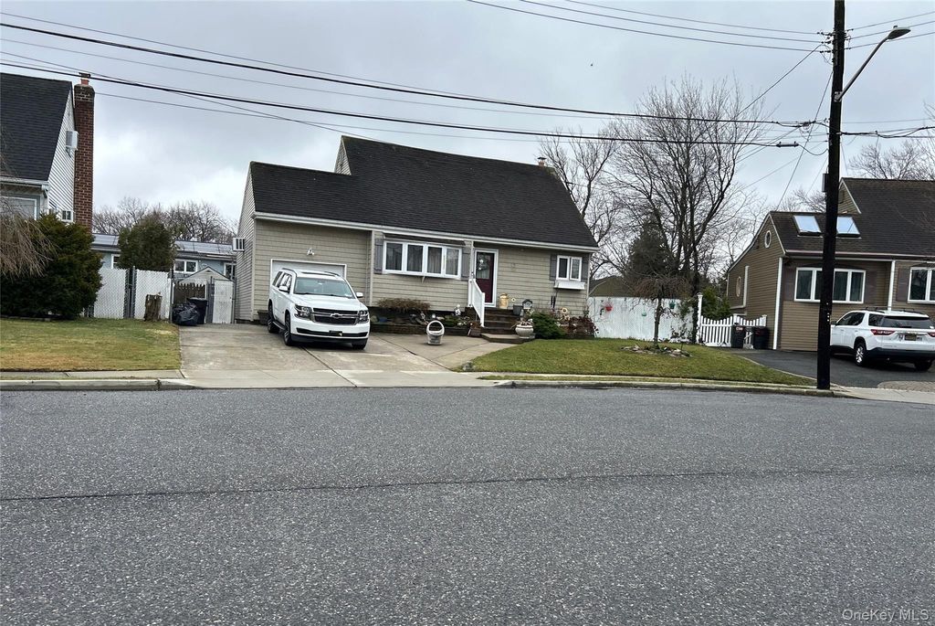 Photo of 34 Karen Street, West Babylon, NY 11704 (MLS # 977349)