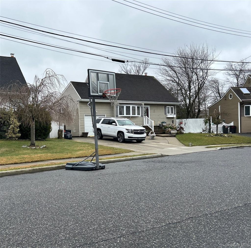 Photo of 34 Karen Street, West Babylon, NY 11704 (MLS # 977349)