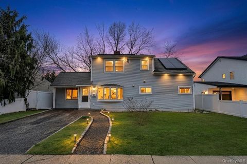 26 Family Lane Levittown NY 11756