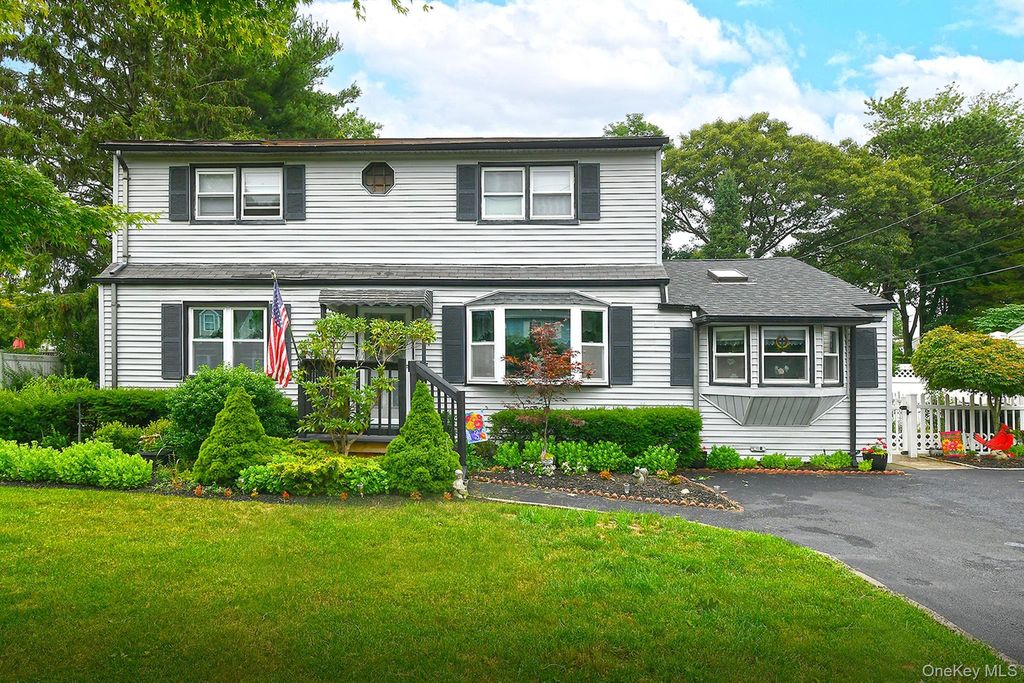 Photo of 11 Bonnybill Drive, Centereach, NY 11720 (MLS # 1023083)