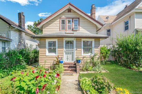 Photo of 173 E Seaman Avenue, Freeport, NY 11520 (MLS # 907927)