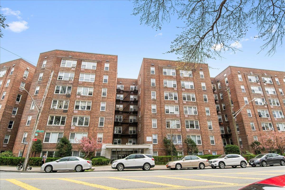 E Van Cortlandt Park 5E, Bronx, New York - 1 Bedrooms  
1 Bathrooms  
4 Rooms - 