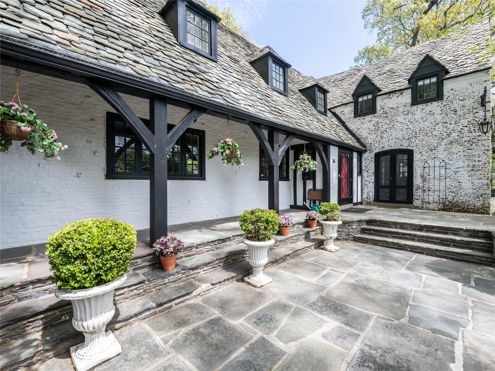 33 Deepdale Drive