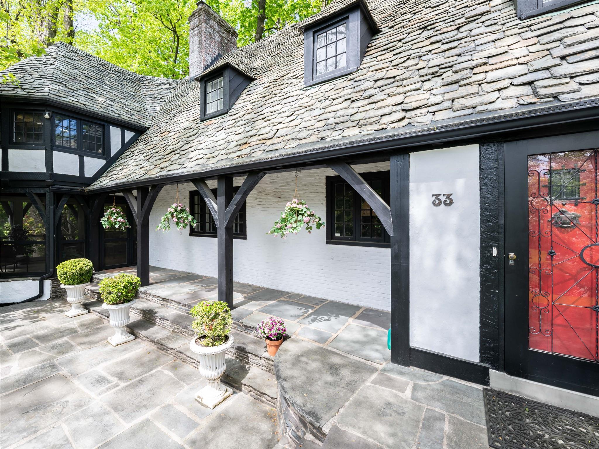 33 Deepdale Drive