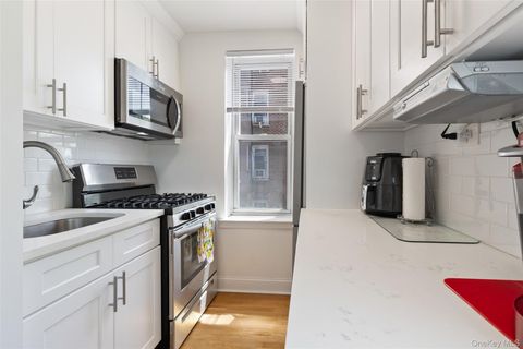 Photo of 205 E 238th Street #2C, Bronx, NY 10470 (MLS # 927655) Photo of 205 E 238th Street #2C, Bronx, NY 10470 (MLS # 927655)