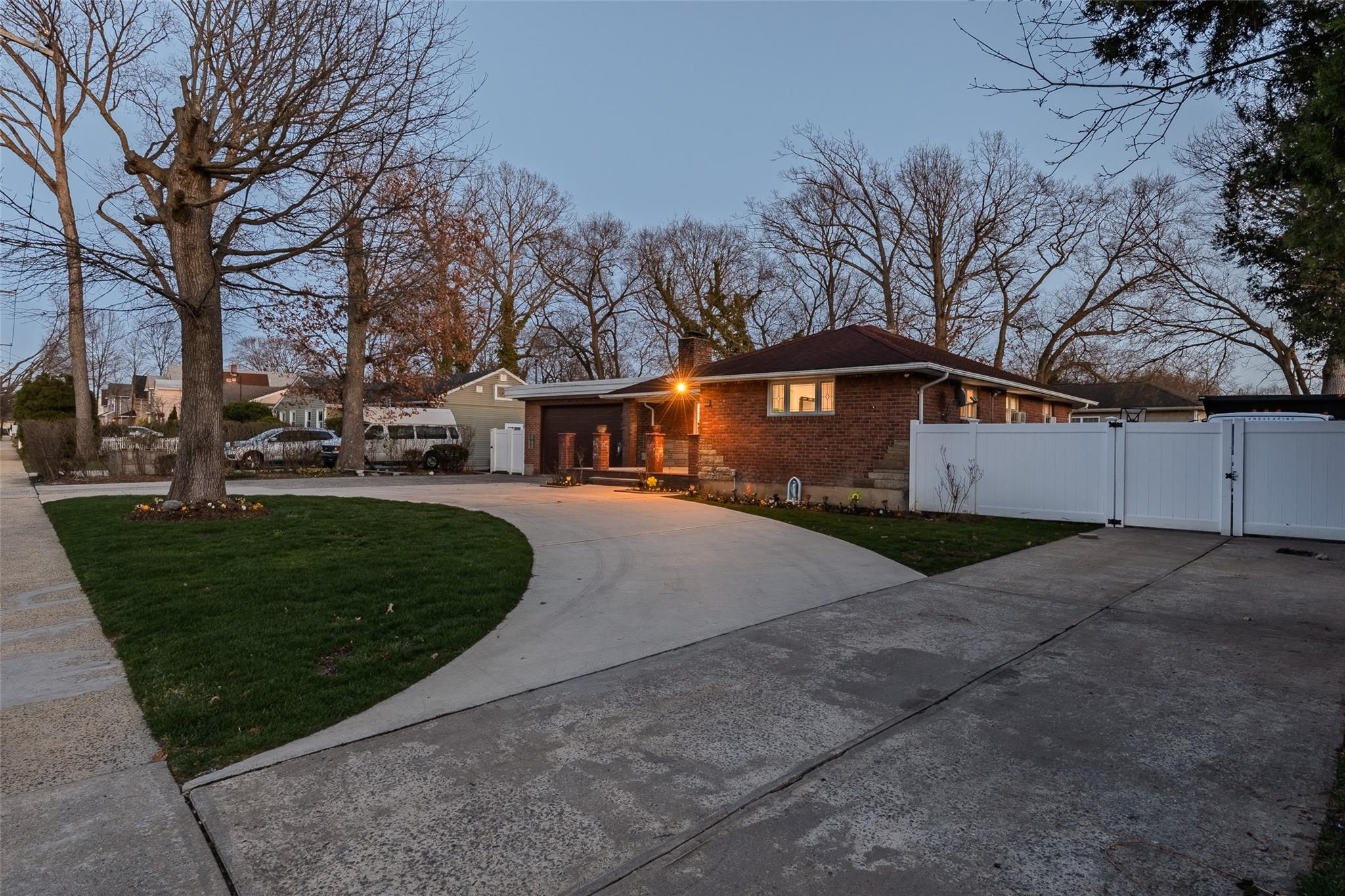 551 Pinebrook Avenue, West Hempstead, New York image 3