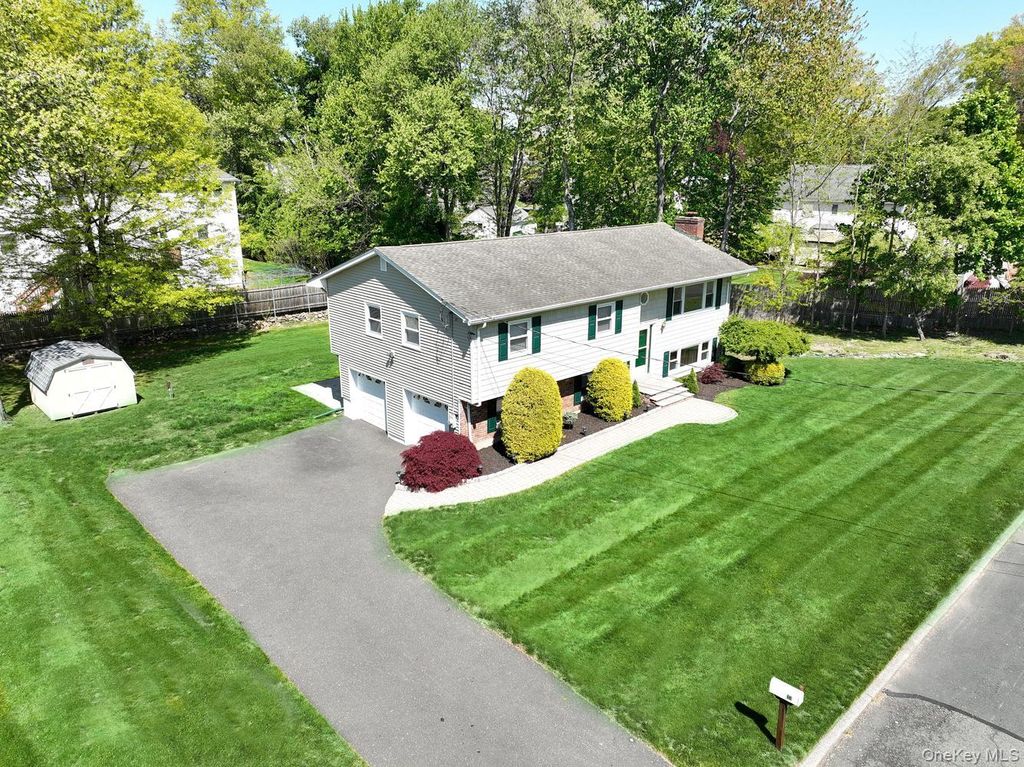 Photo of 33 Farmhouse Road, Congers, NY 10920 (MLS # 992967)
