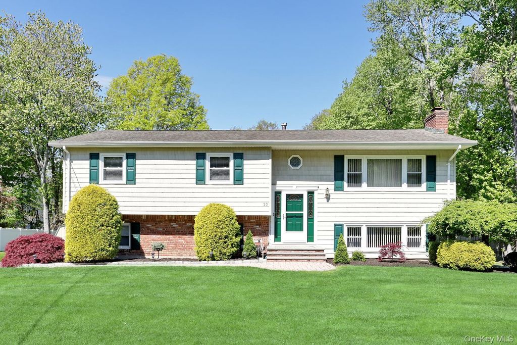 Photo of 33 Farmhouse Road, Congers, NY 10920 (MLS # 992967)