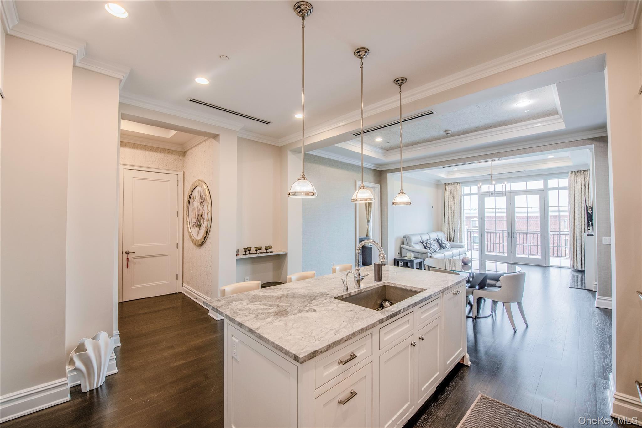 1000 Royal Court 1306