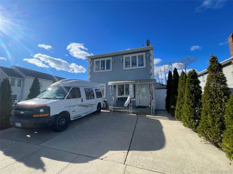 Photo of 104 Ostend Road, Island Park, NY 11558 (MLS # 937180)