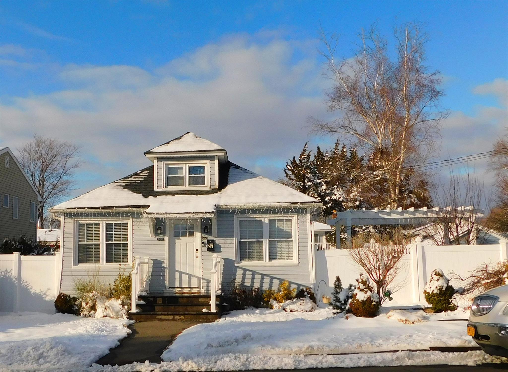 27 Ryder Avenue, North Babylon, New York image 1
